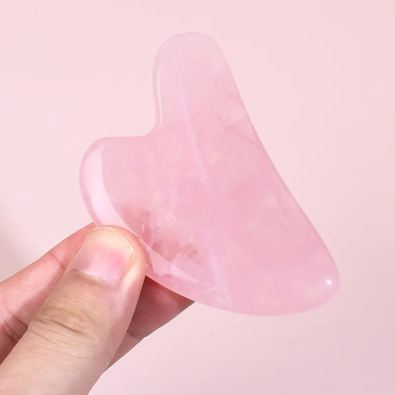 Herramienta de masaje facial Gua Sha de cuarzo rosa A+ de gran venta, cristal natural en forma de corazón, producto de belleza para el cuidado de la piel, reafirmante y tensor