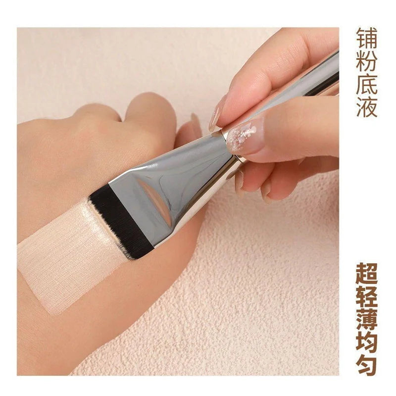 Pinceau Fond de Teint Ultra-Fin K-Beauty 🖌️ — Ligne Fine, Correcteur & Masque | Manche Argenté